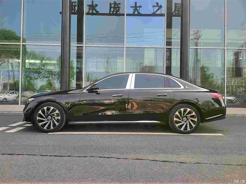 Mercedes-Benz E-Class, 2024 3