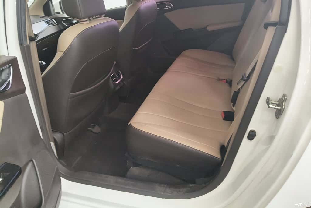 Wuling 310W, 2018 11