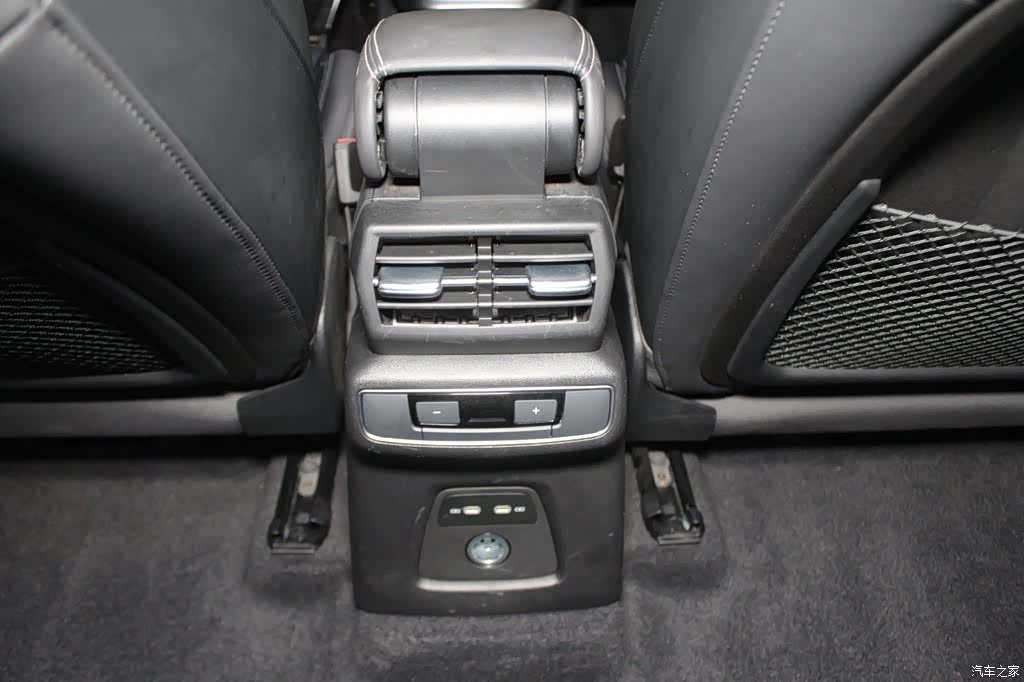Audi Q4 e-tron, 2025 11