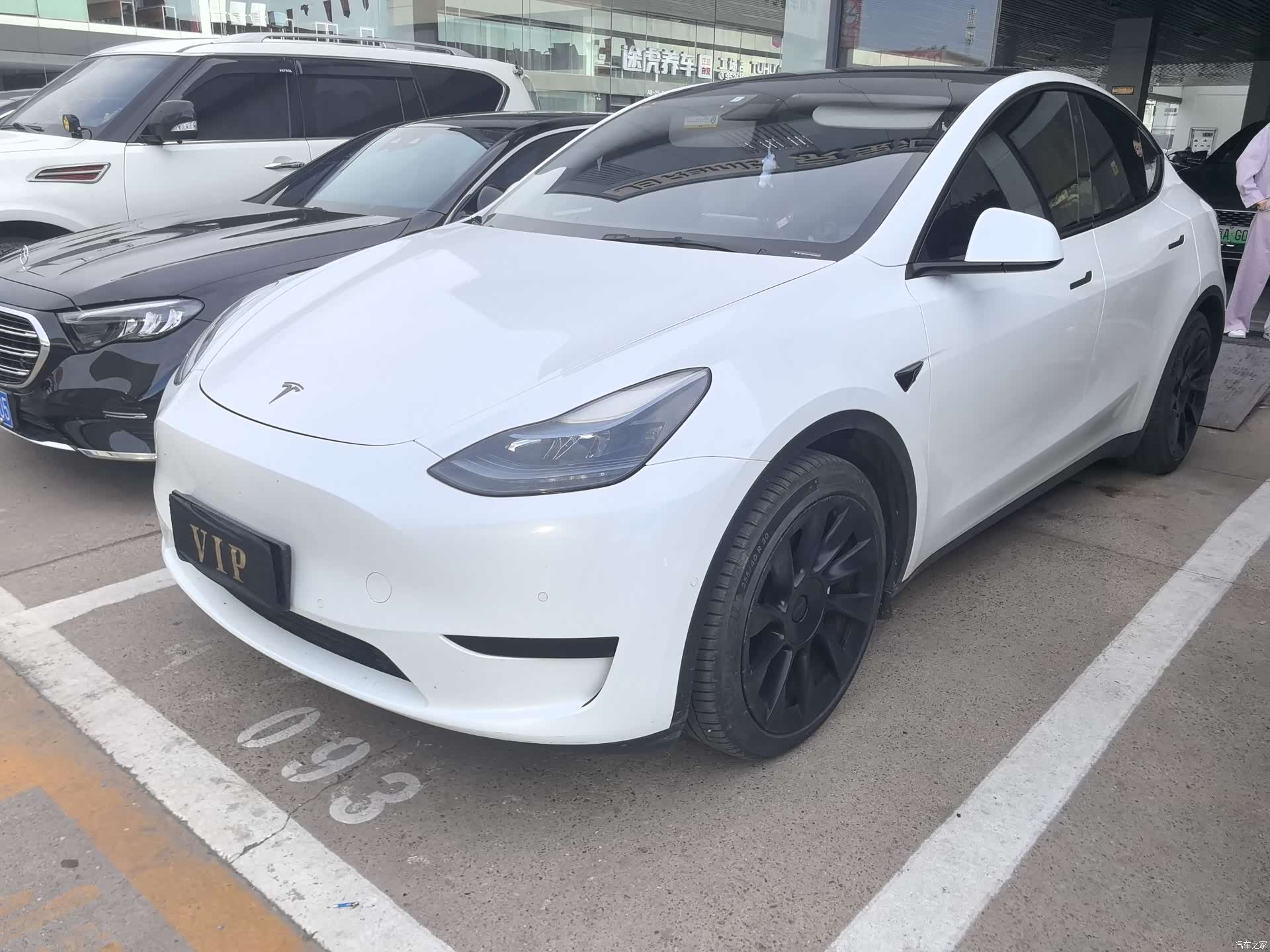 Tesla Model Y, 2023 1