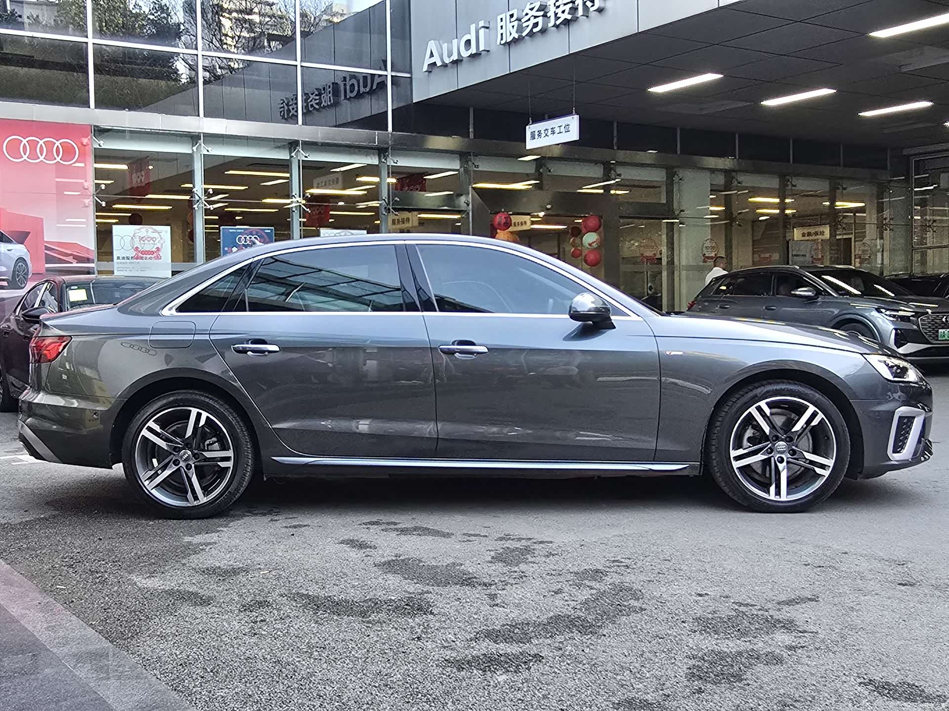 Audi A4L, 2021 все фото