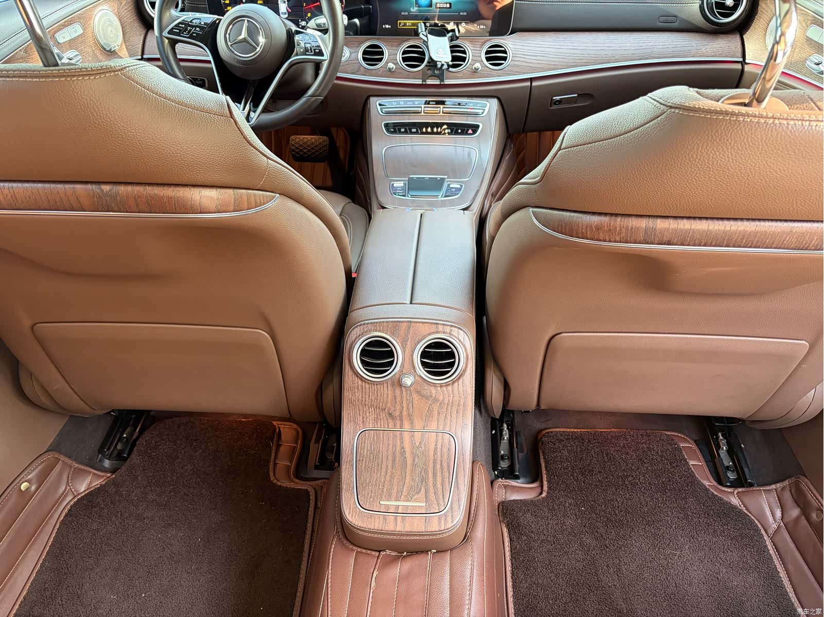 Mercedes-Benz E-Class, 2023 13