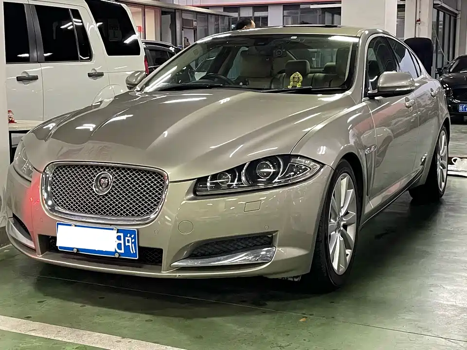 Jaguar XF