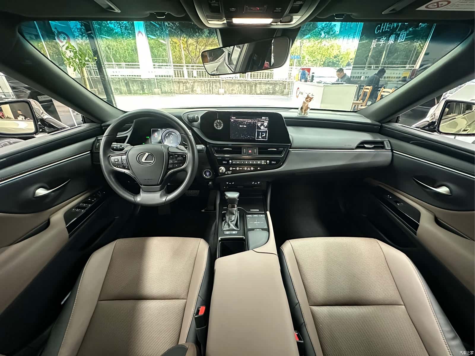 Lexus ES, 2022 12