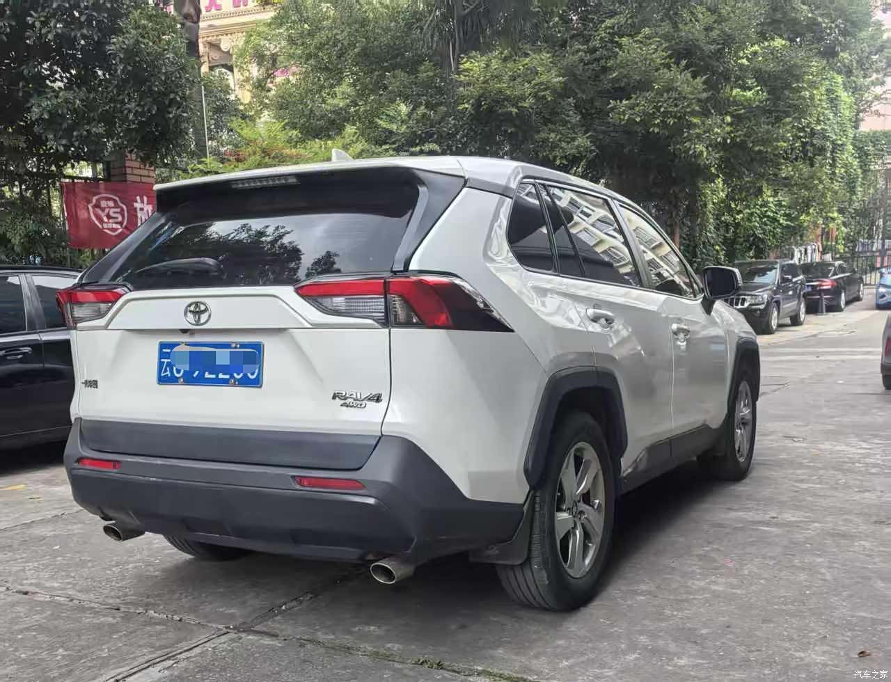 Toyota RAV4, 2020 10