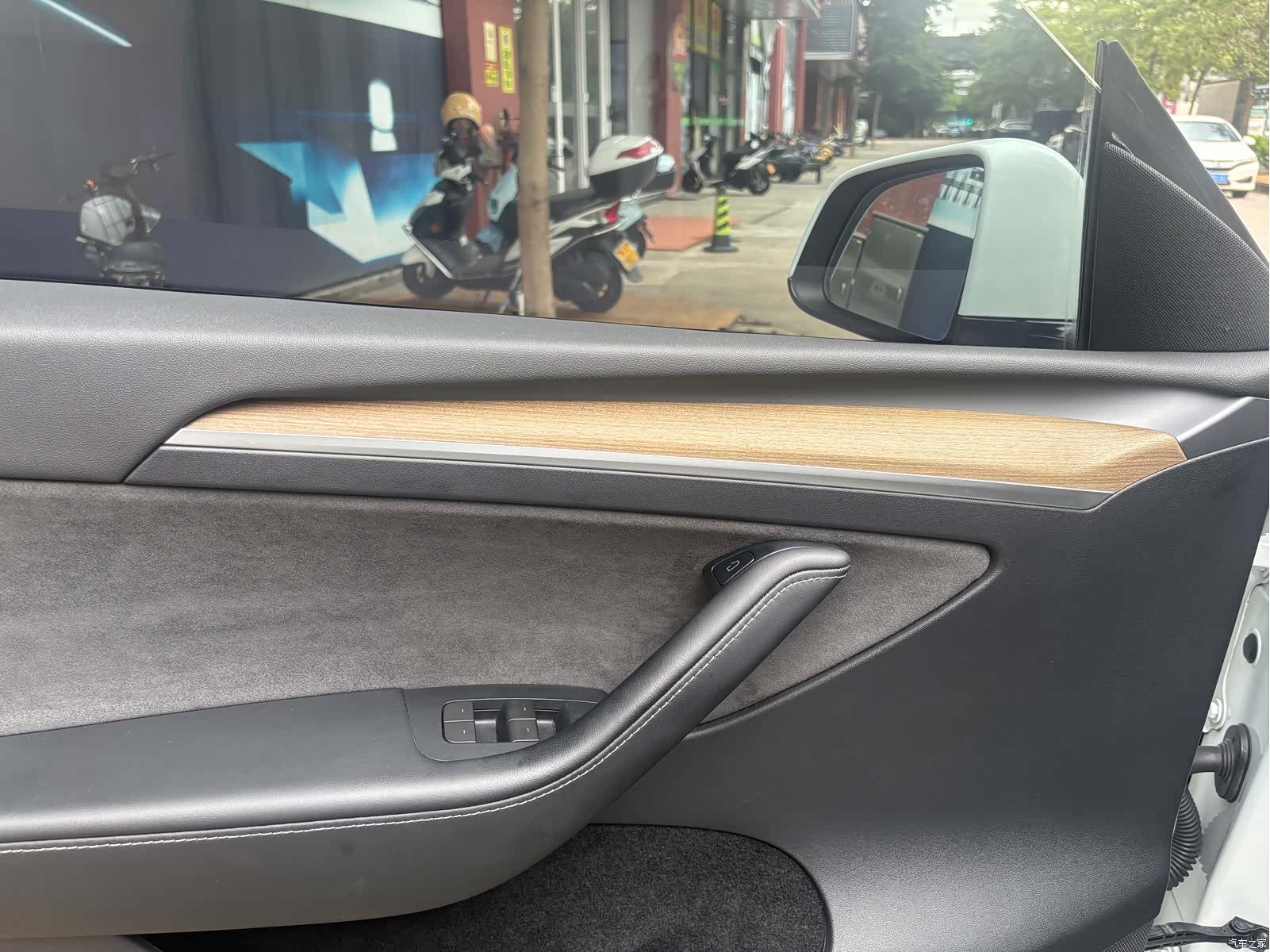 Tesla Model Y, 2023 13