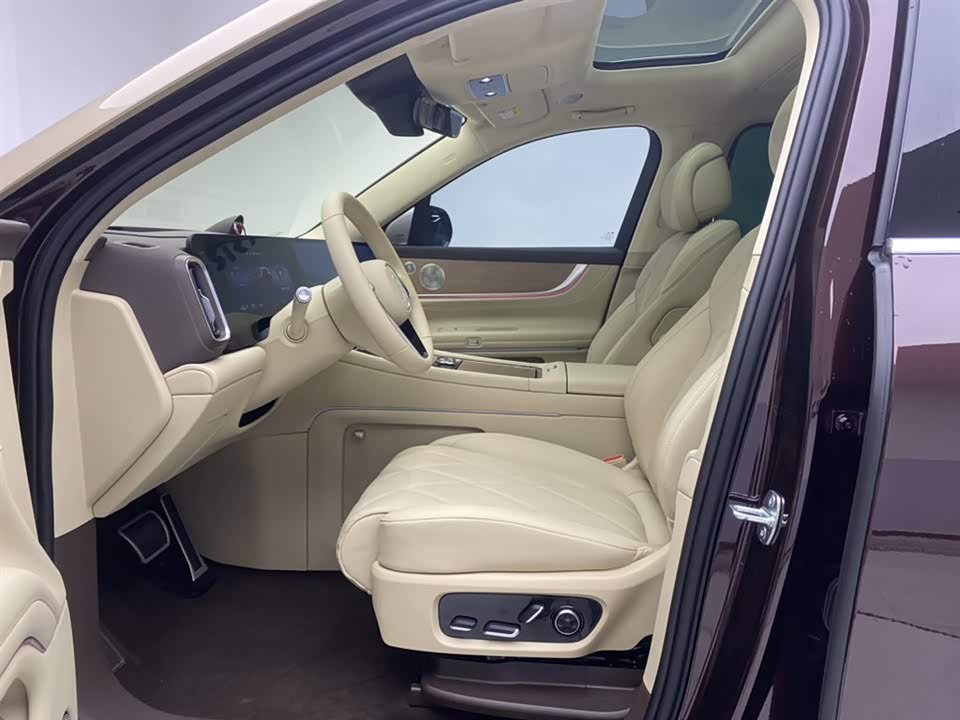 AITO Ask the world M9