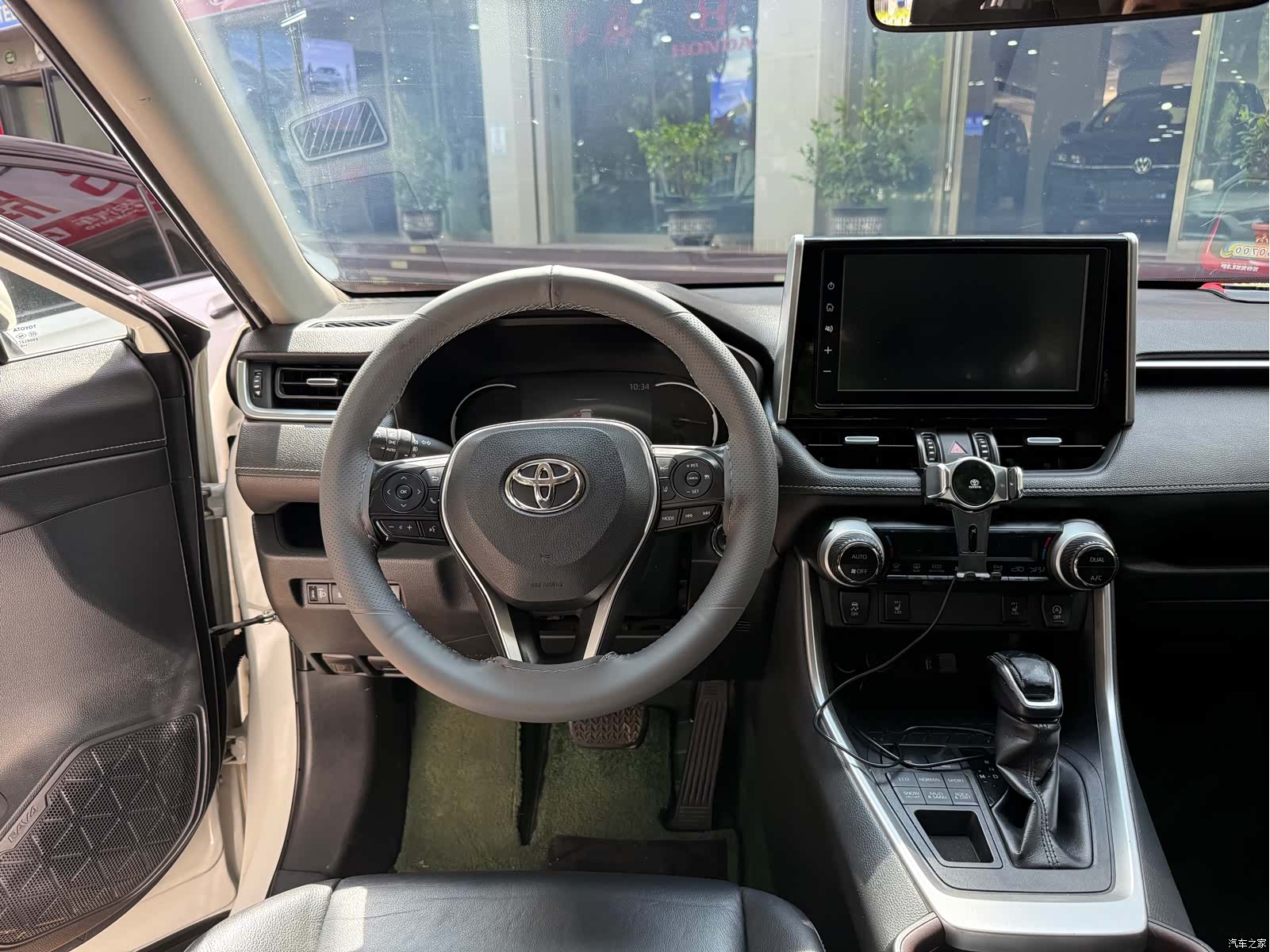 Toyota RAV4, 2020 7
