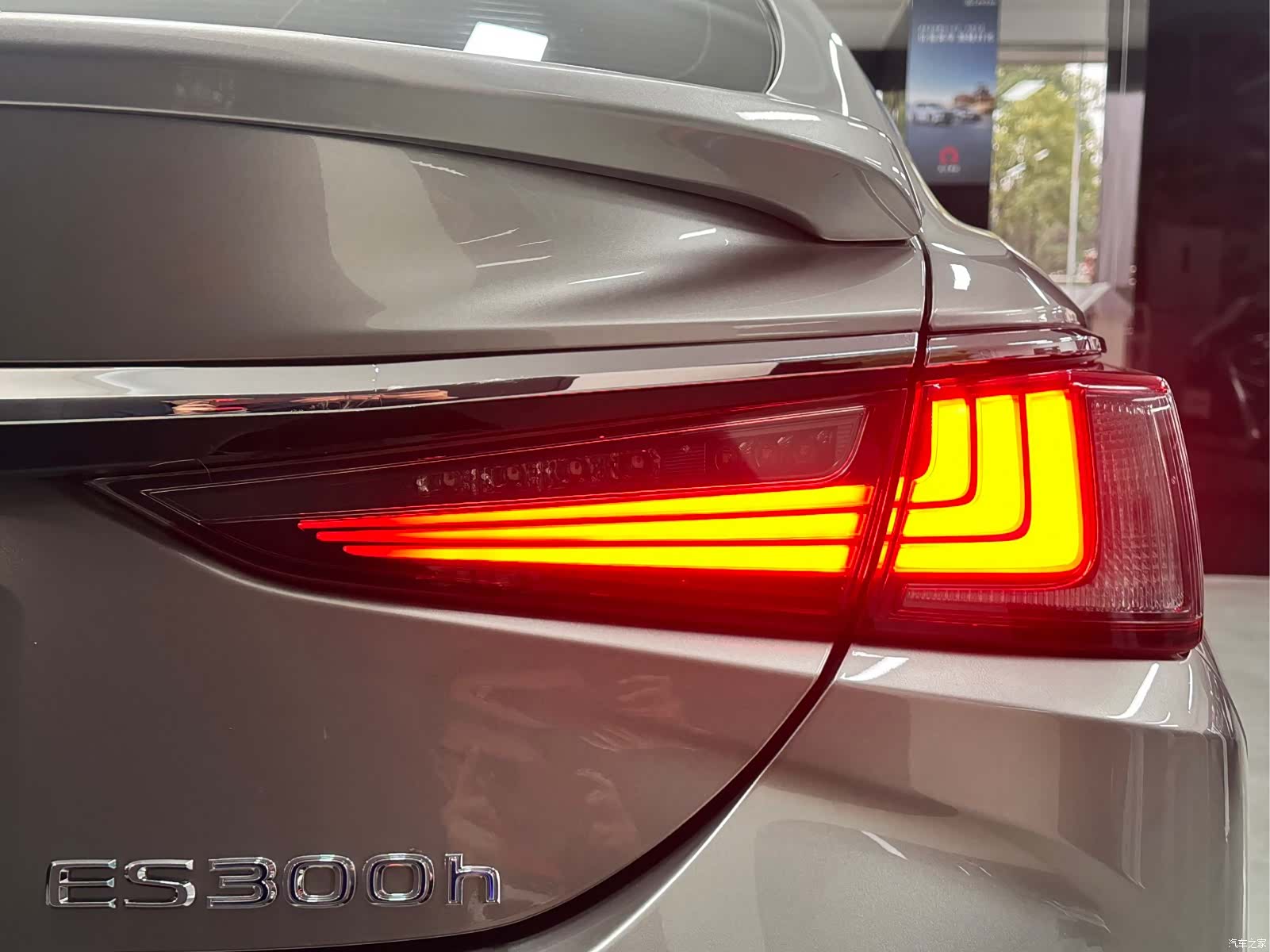 Lexus ES, 2022 9