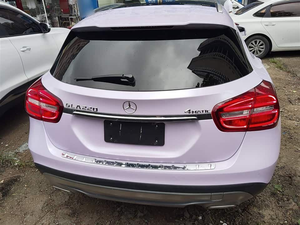 Mercedes-Benz GLA Mercedes-Benz GLA