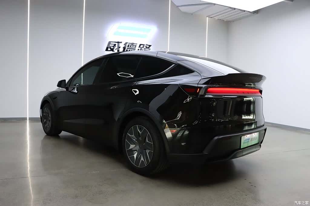 Tesla Model Y, 2026 все фото