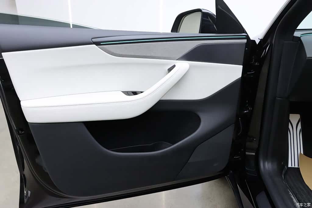 Tesla Model Y, 2026 9