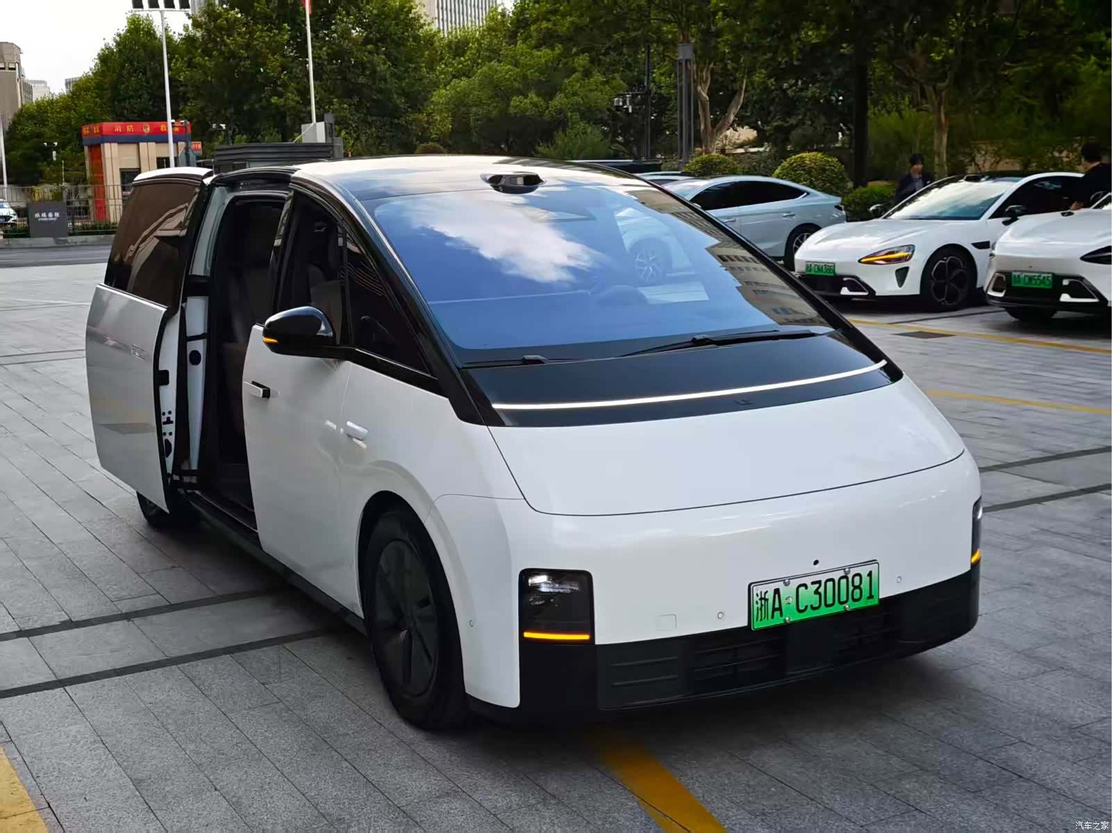 Li Auto MEGA, 2025 2
