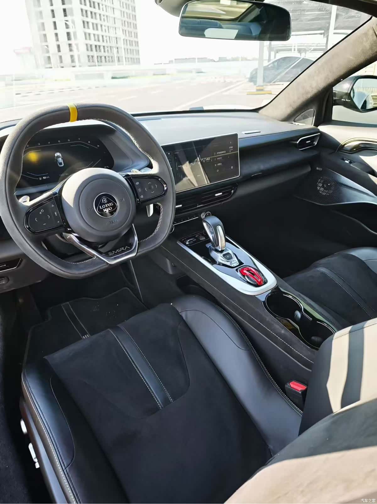 Lotus EMIRA, 2025 12