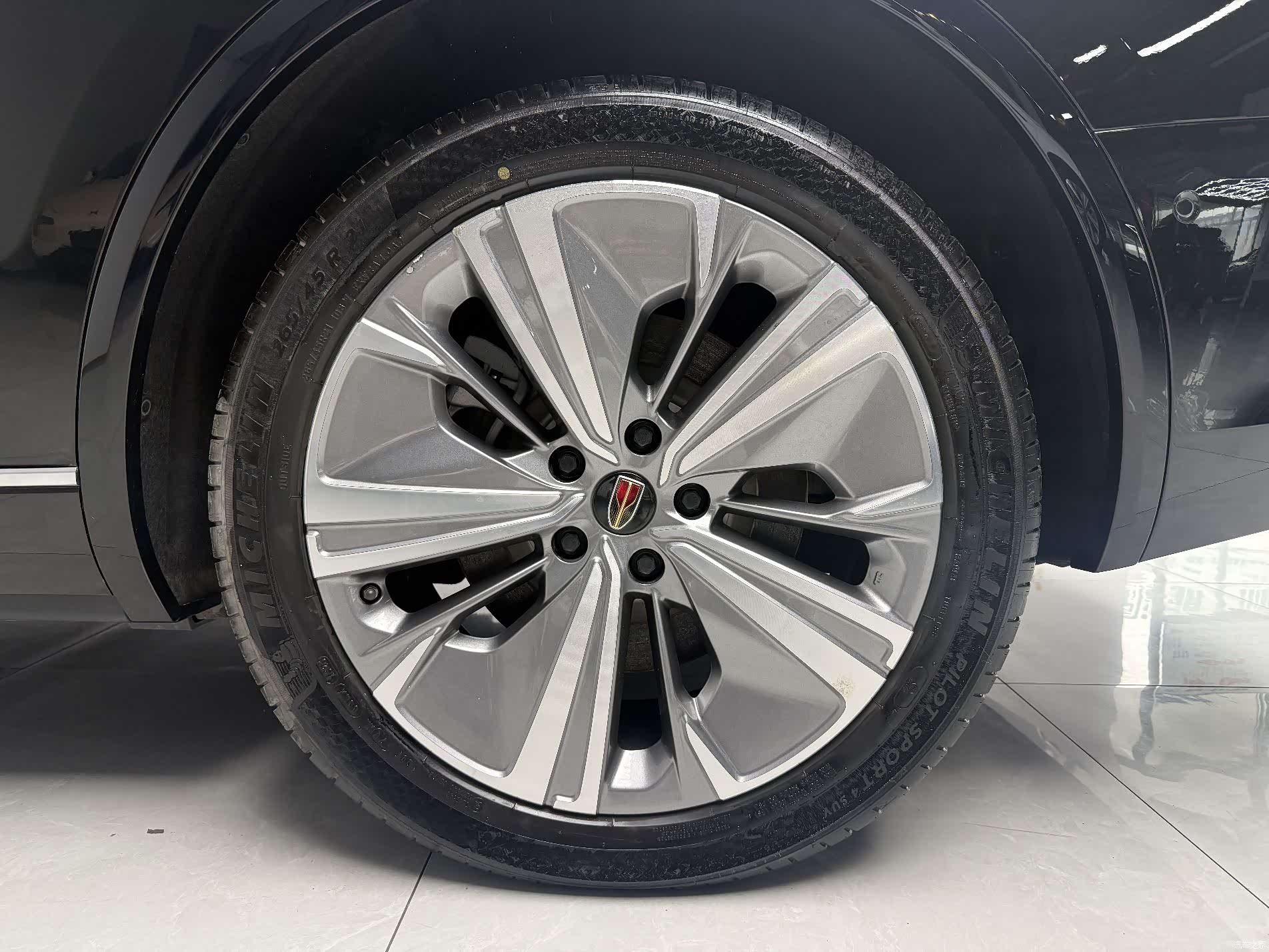 Hongqi E-HS9, 2023 7