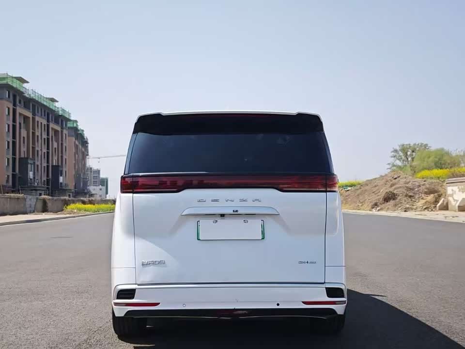Denza D9 Denza D9