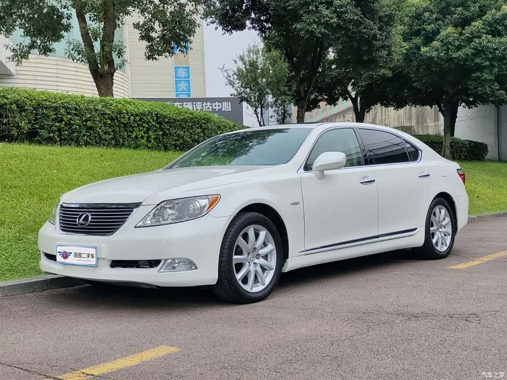 Lexus LS, 2008 1