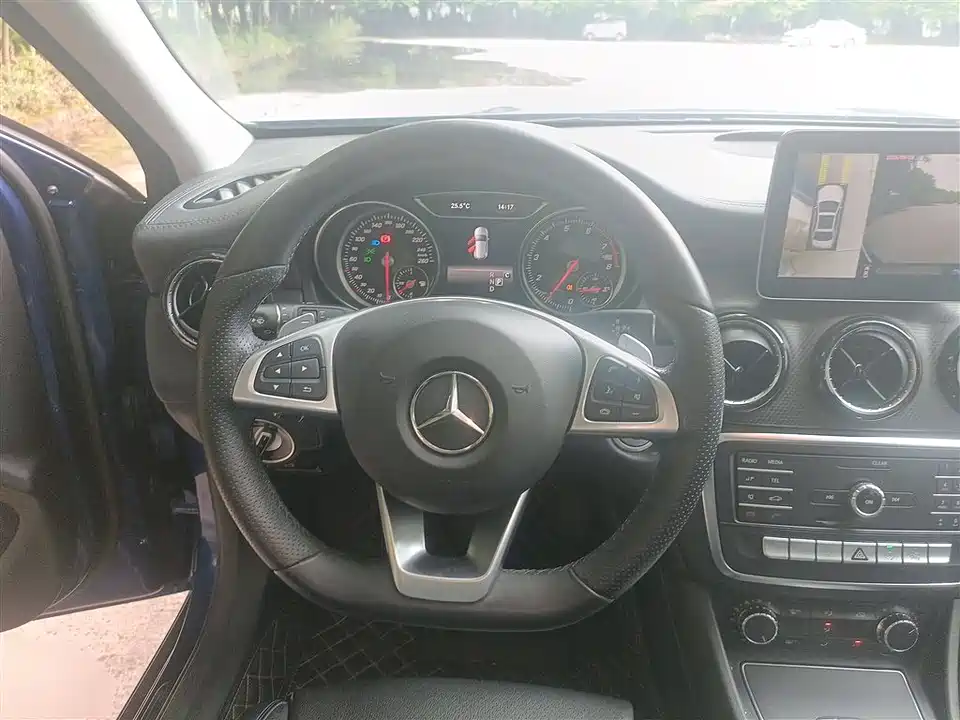Mercedes-Benz GLA