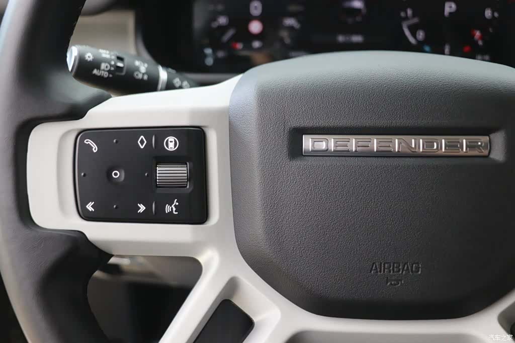 Land Rover Defender, 2024 16