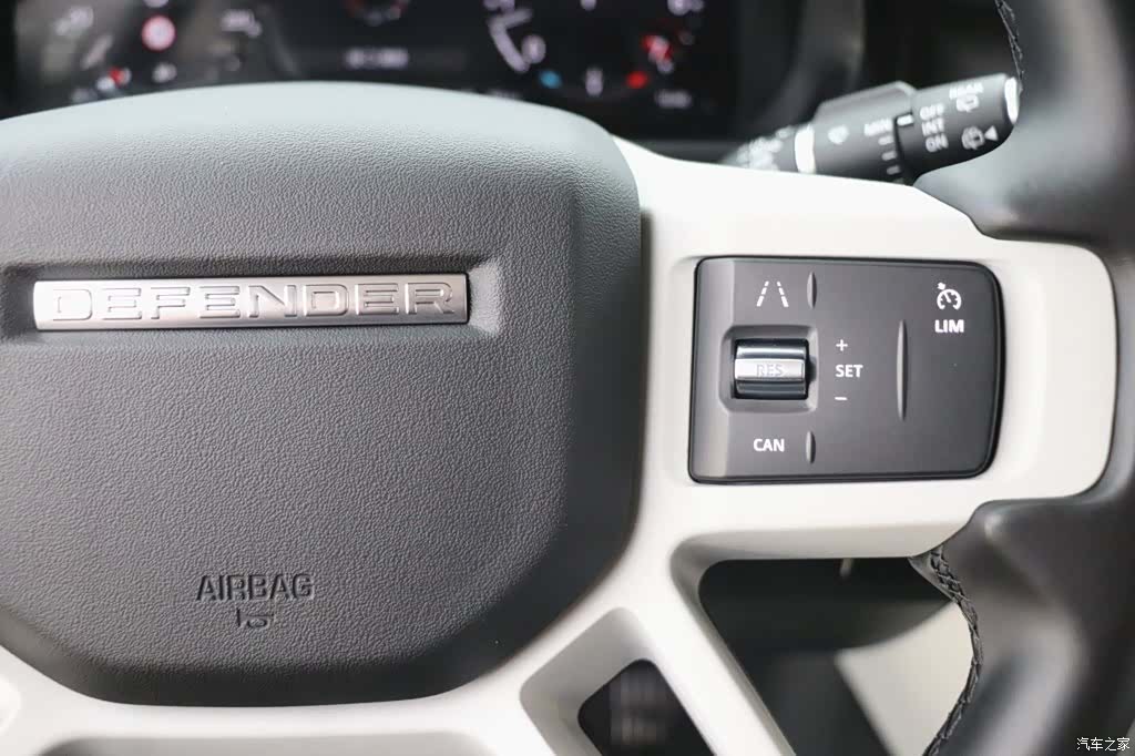 Land Rover Defender, 2024 17