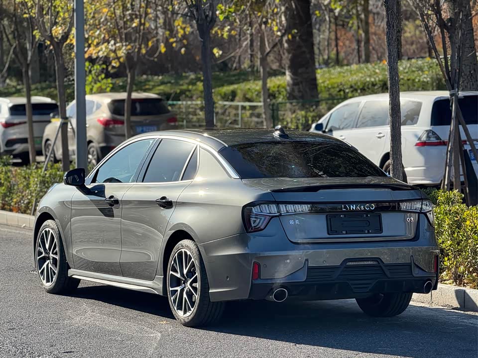 Lynk & Co 03
