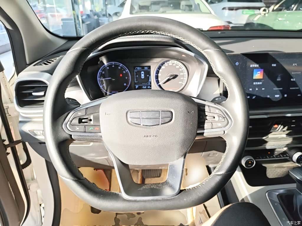 Geely Coolray, 2024 11