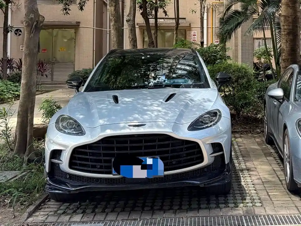 Aston Martin DBX