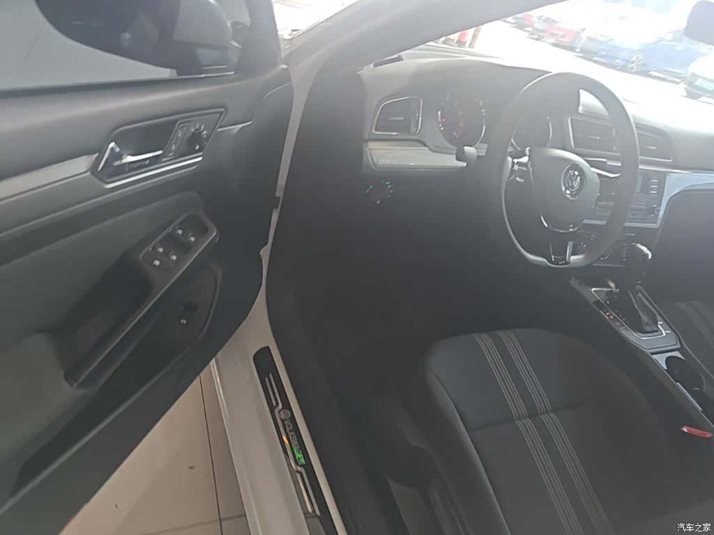 Volkswagen Lamando, 2016 16