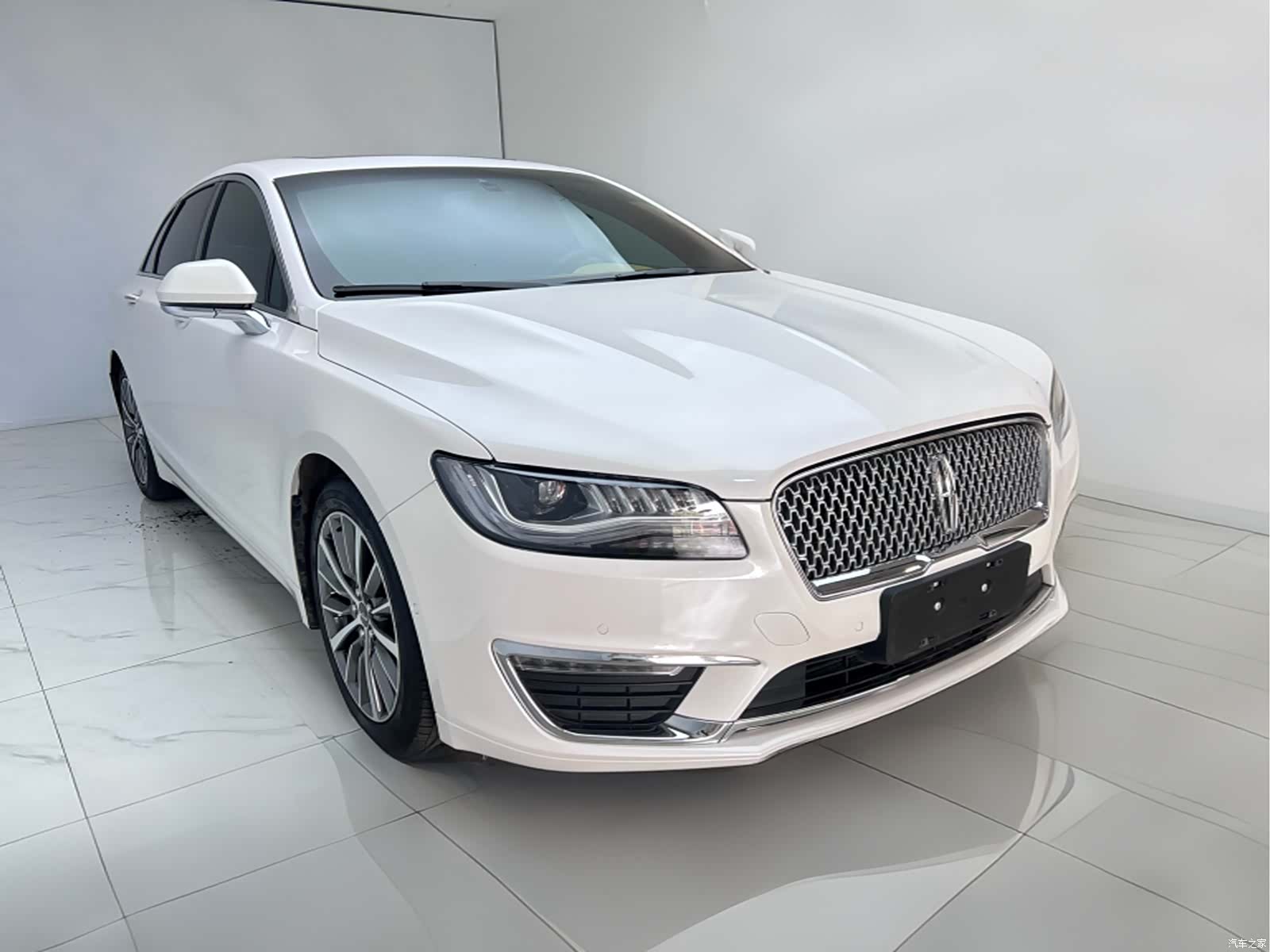 Lincoln MKZ, 2020 3