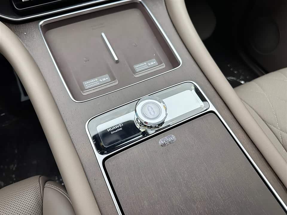 AITO Ask the world M9