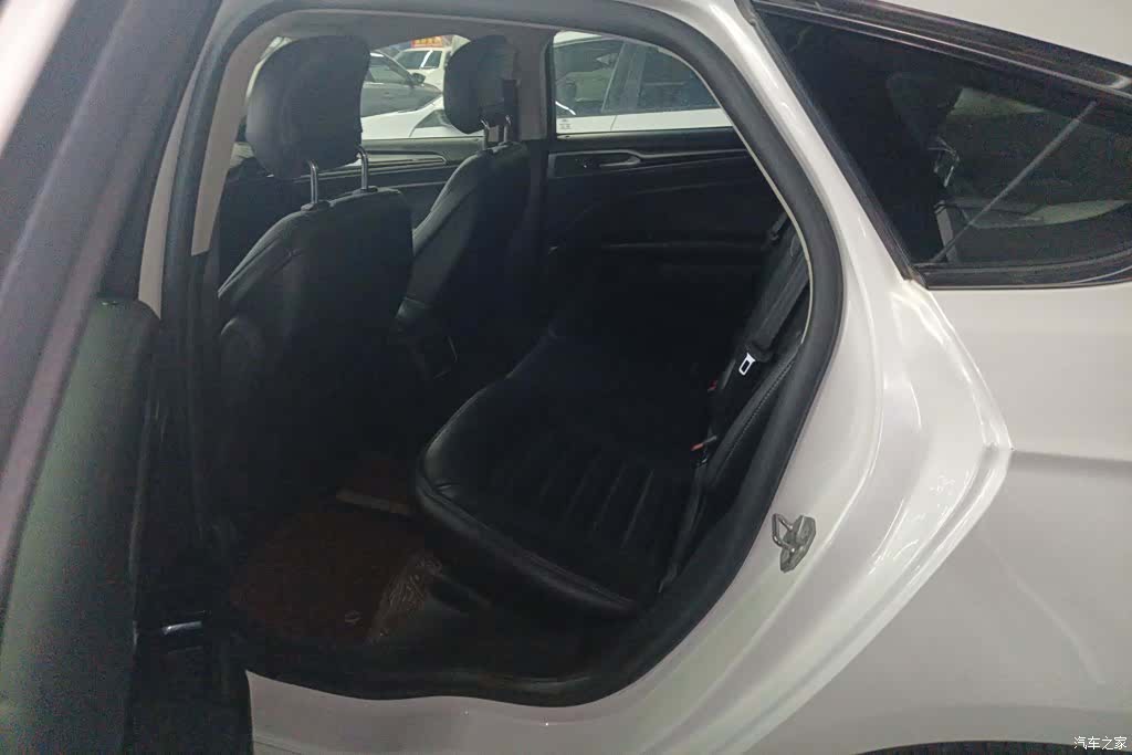 Ford Mondeo, 2016 11