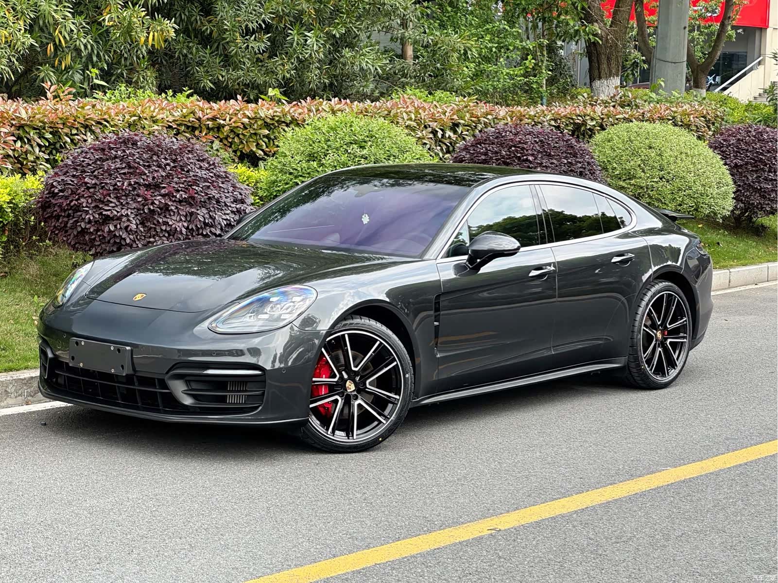 Porsche Panamera, 2022 1