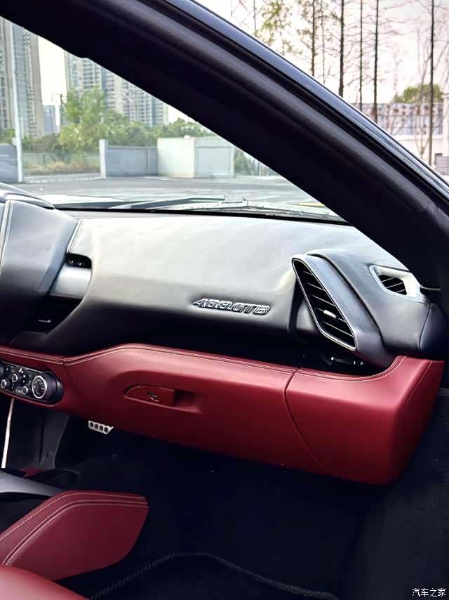 Ferrari 488, 2017 13