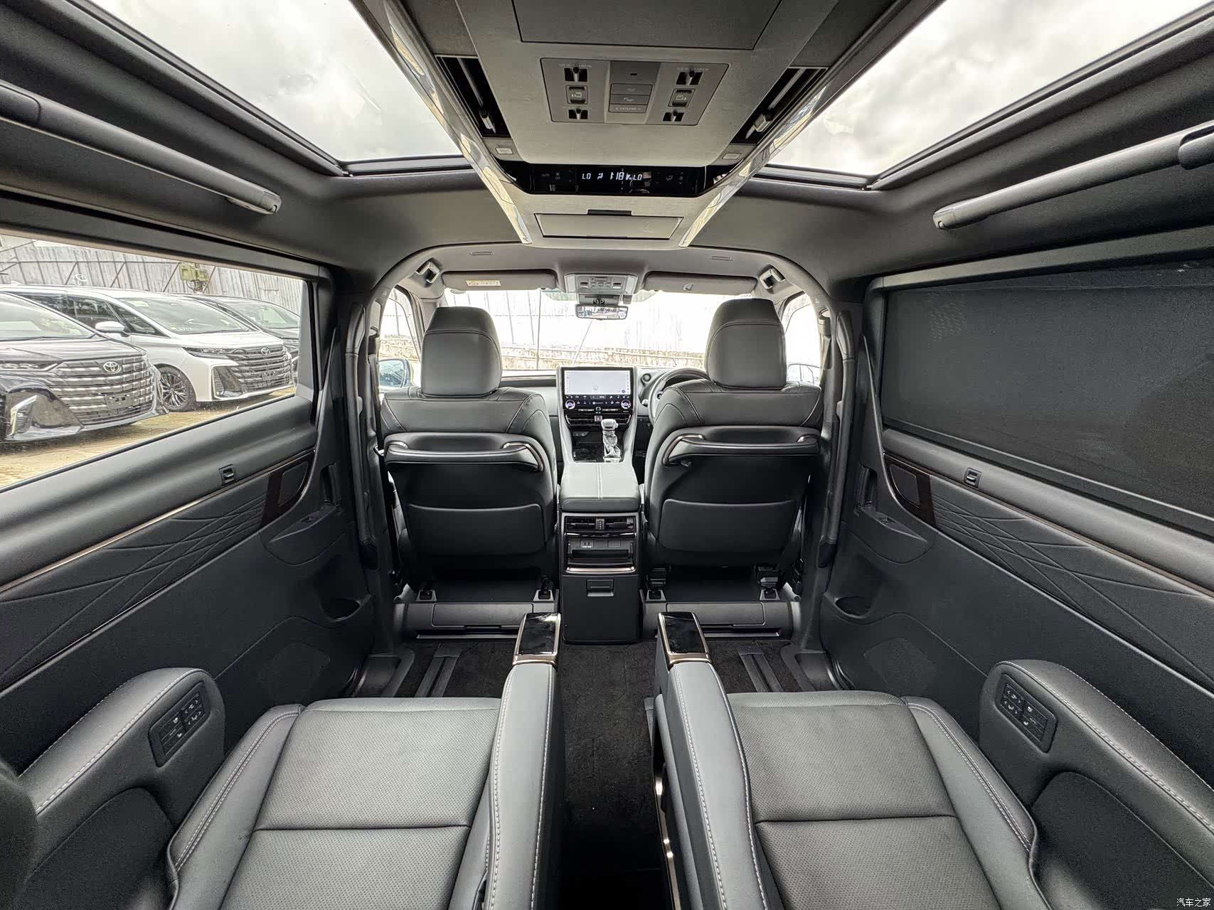 Toyota Alphard, 2026 12