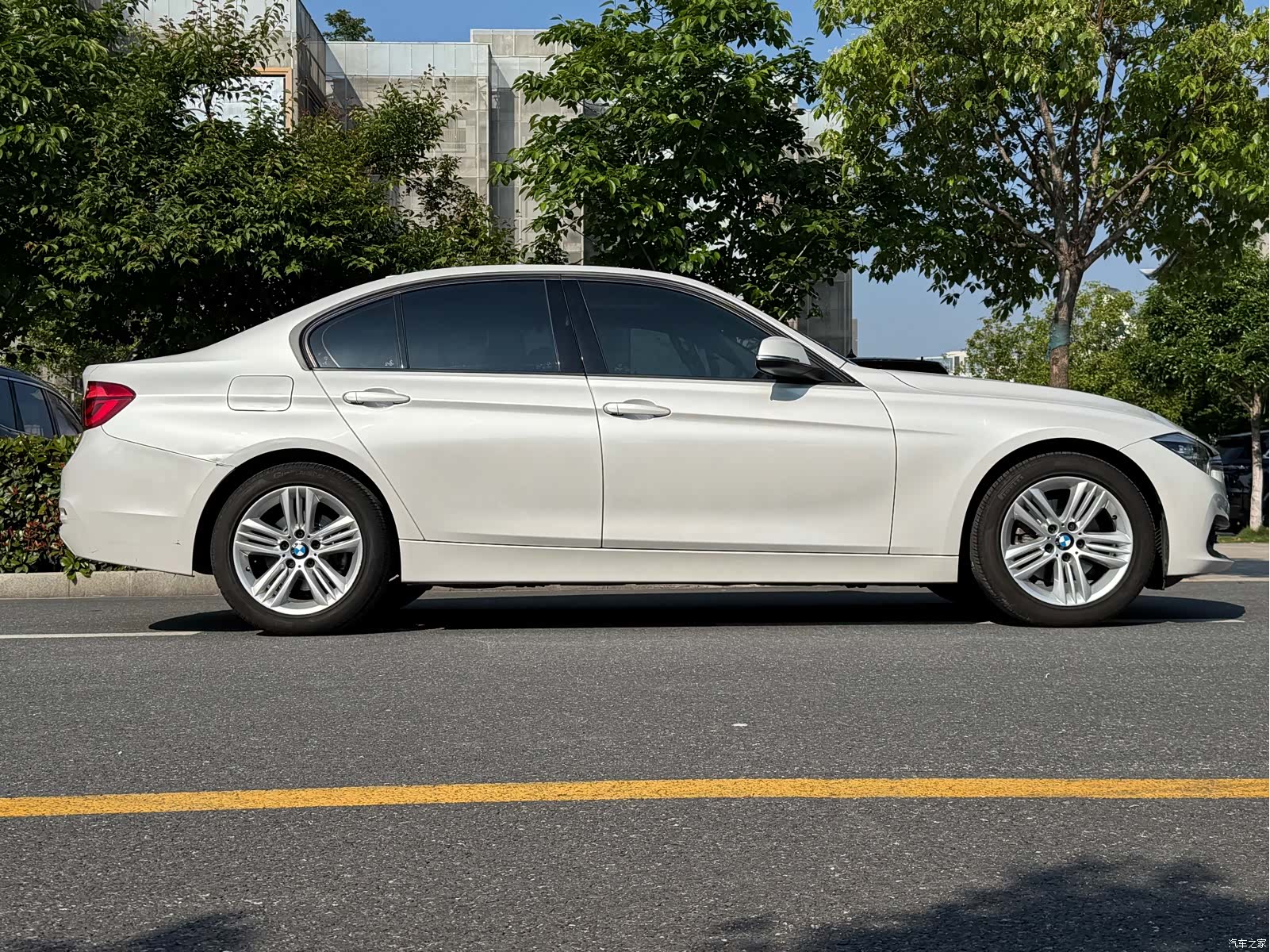 BMW 3 Series, 2017 все фото