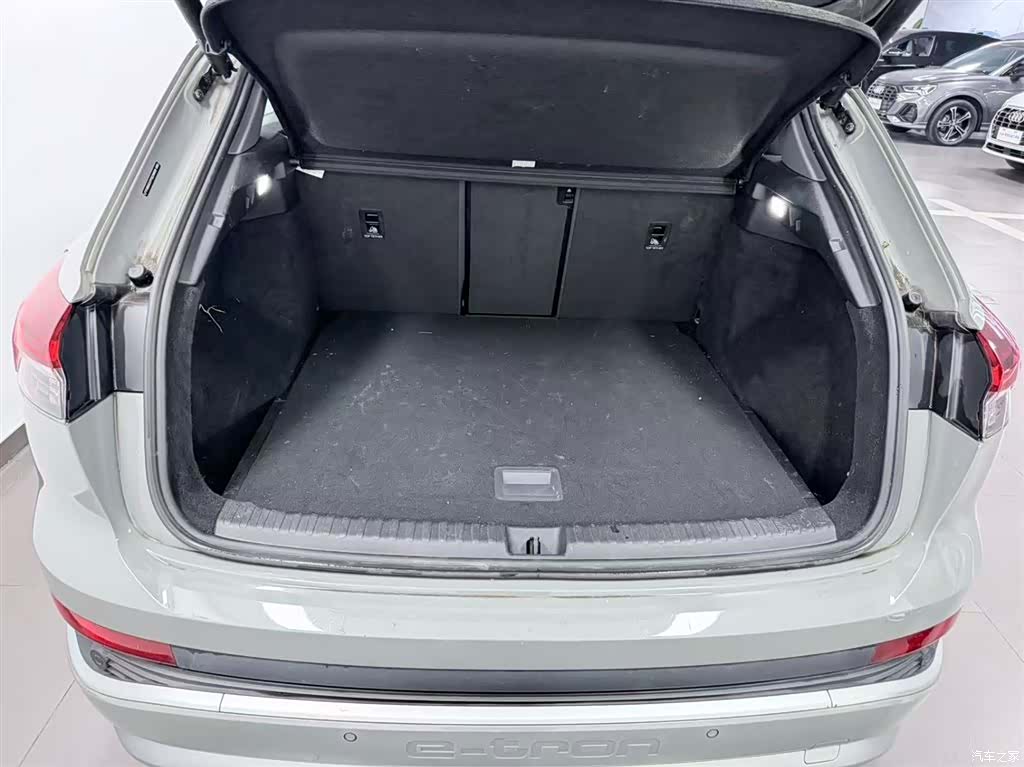Audi Q4 e-tron, 2024 8