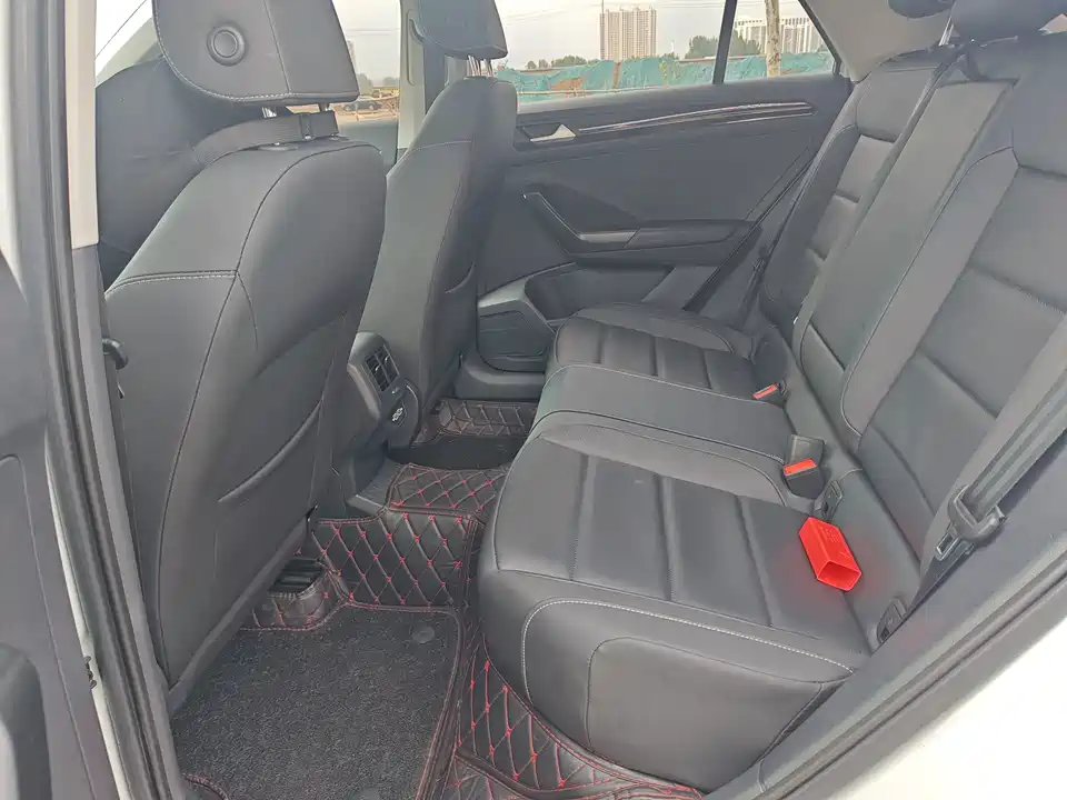 Volkswagen T-ROC exploring Songs