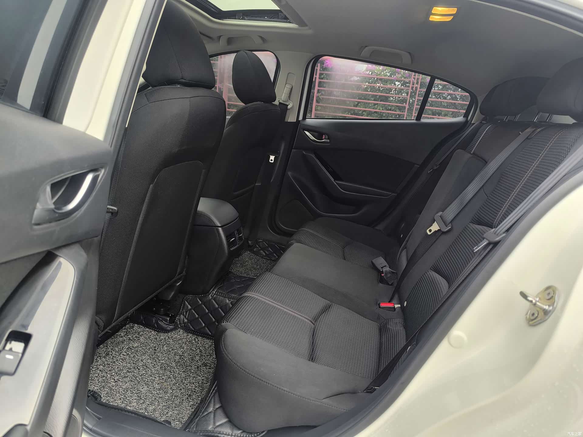Mazda Mazda3, 2017 11