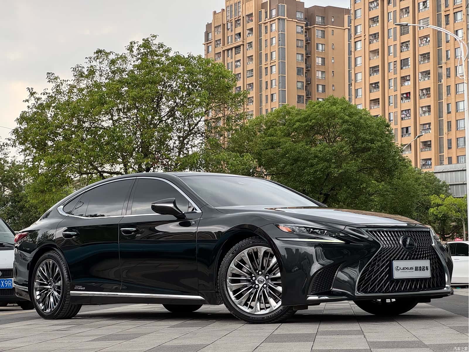 Lexus LS, 2019 3
