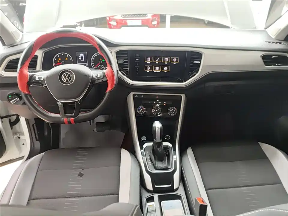 Volkswagen T-ROC exploring Songs