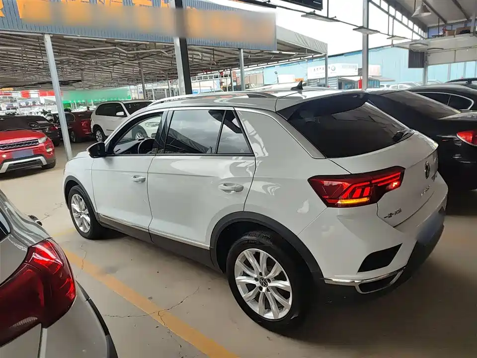 Volkswagen T-ROC exploring Songs