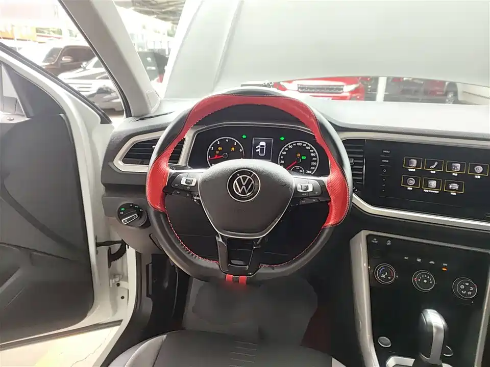 Volkswagen T-ROC exploring Songs