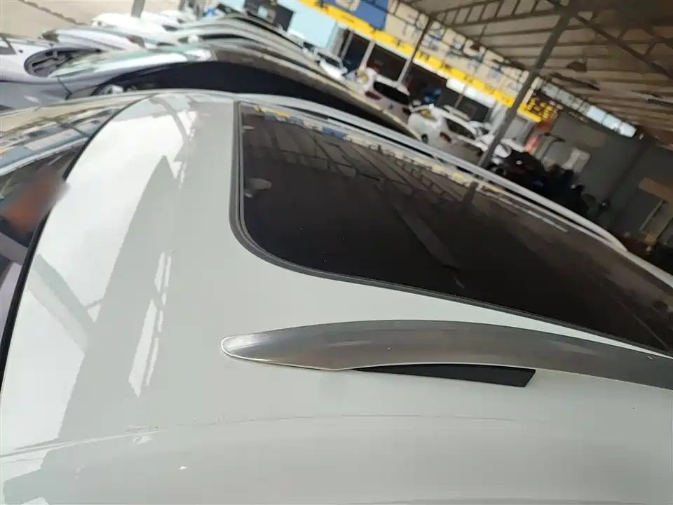 Volkswagen T-ROC exploring Songs