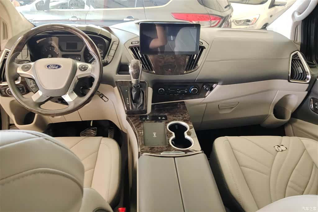 Ford Tourneo, 2023 12