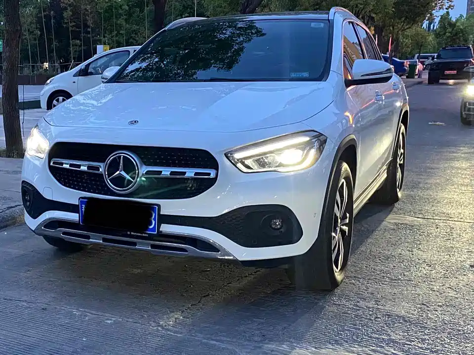 Mercedes-Benz GLA Mercedes-Benz GLA