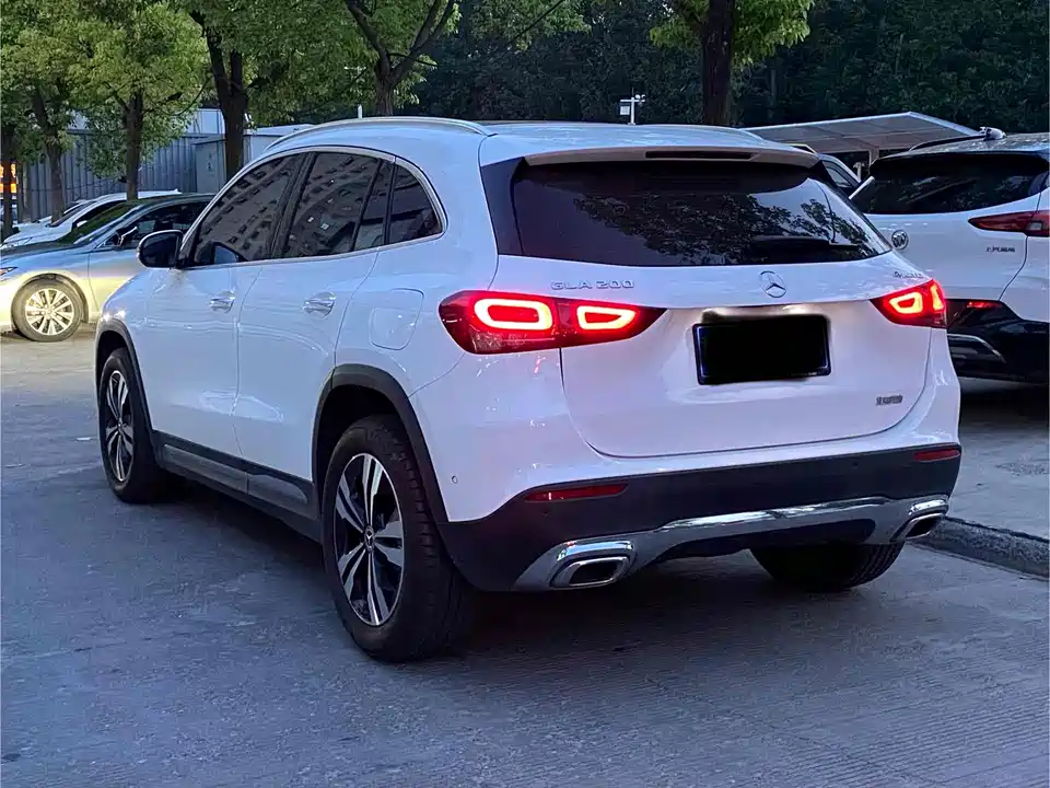 Mercedes-Benz GLA Mercedes-Benz GLA