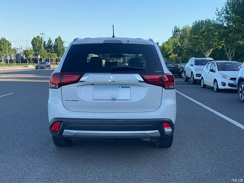 Mitsubishi Outlander, 2015 4