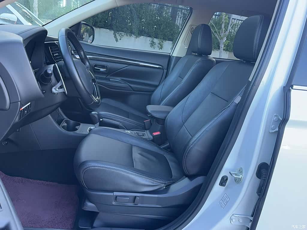 Mitsubishi Outlander, 2015 12