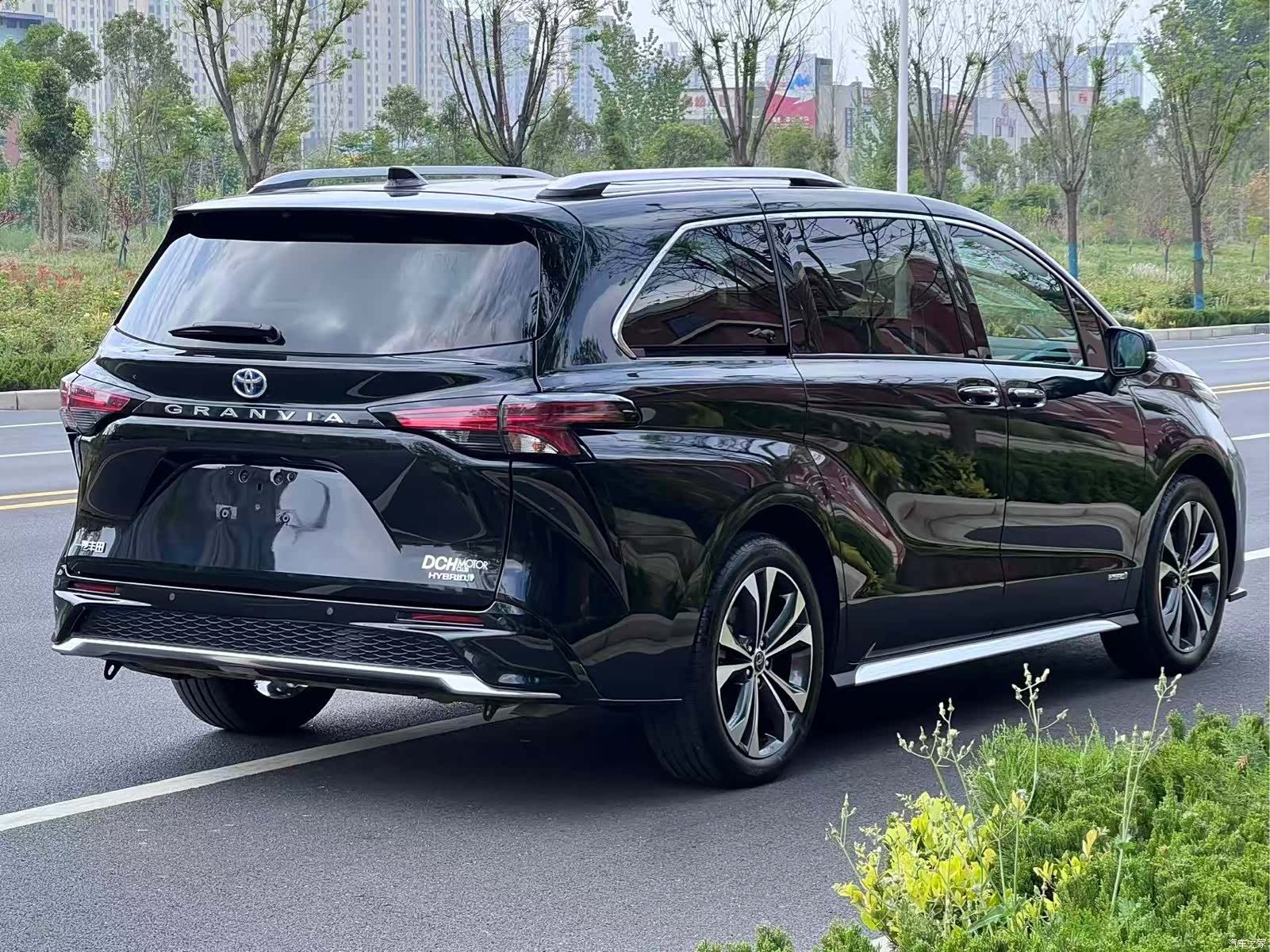 Toyota Granvia, 2024 все фото
