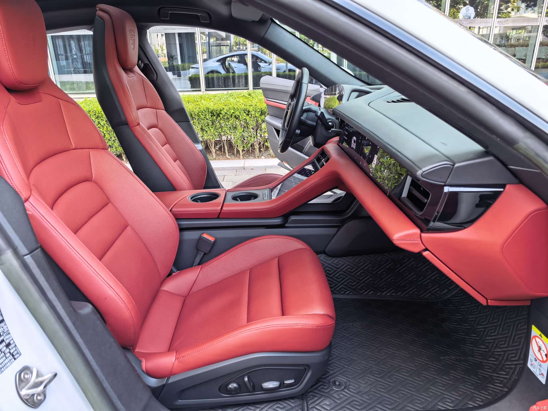 Porsche Taycan, 2023 30